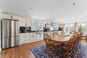 The Navillus House with Hot Tub, Slopeside, Ski On Ski Off, Air Conditioning